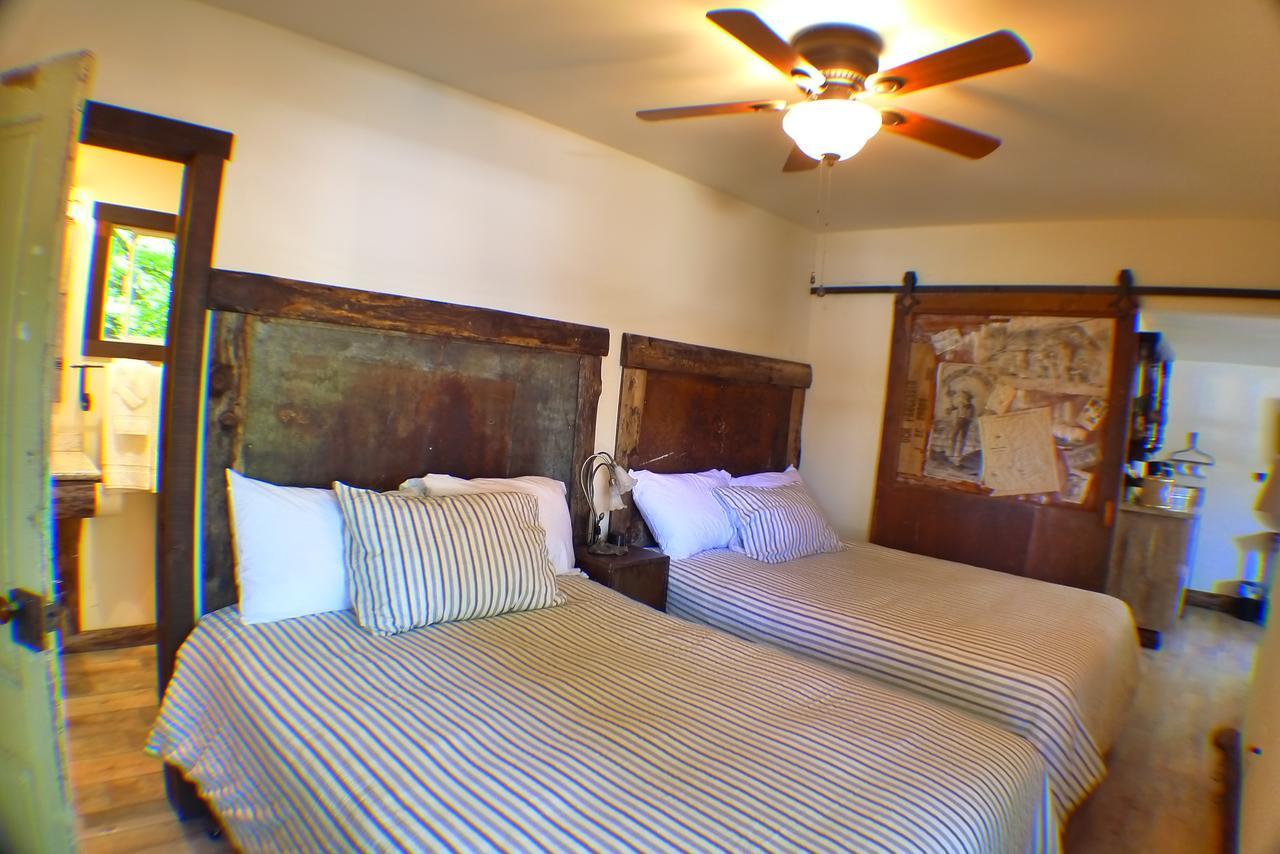 Miner's Camp Motel 4*