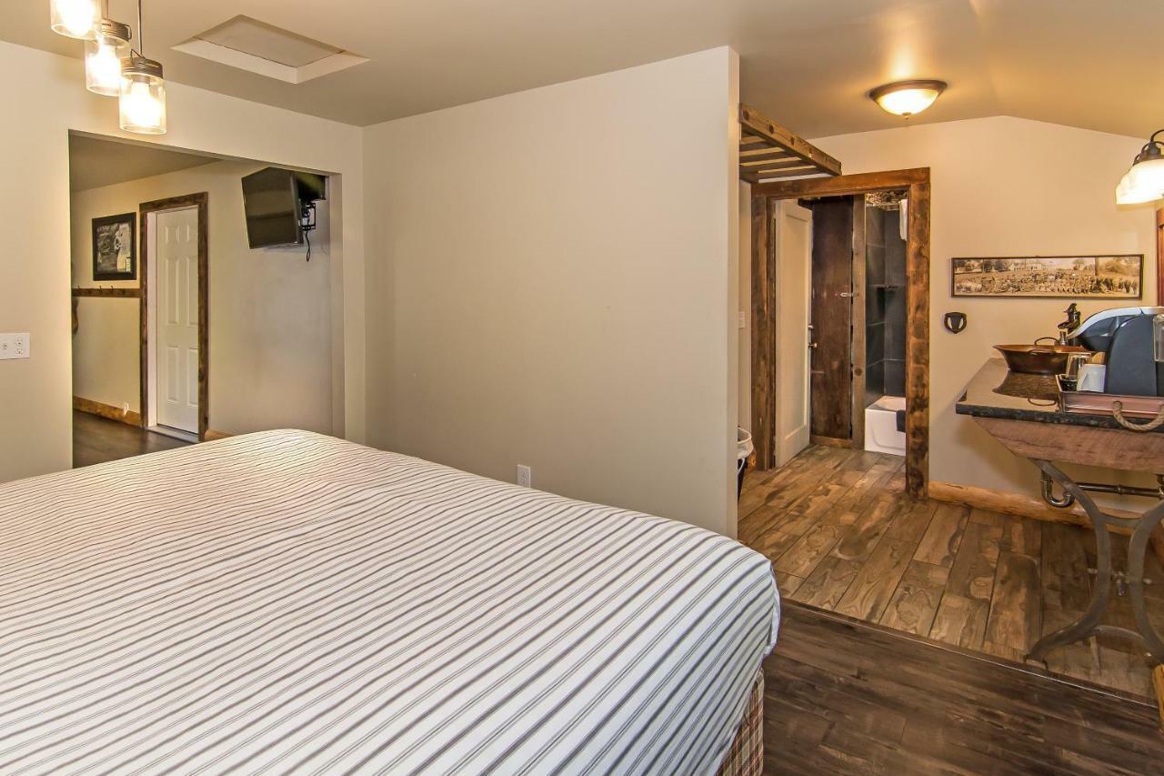 Motel Miner's Camp 4*