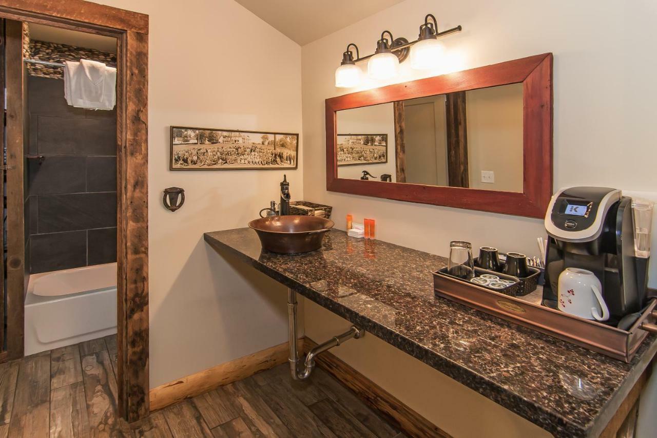 Miner's Camp Motel 4*